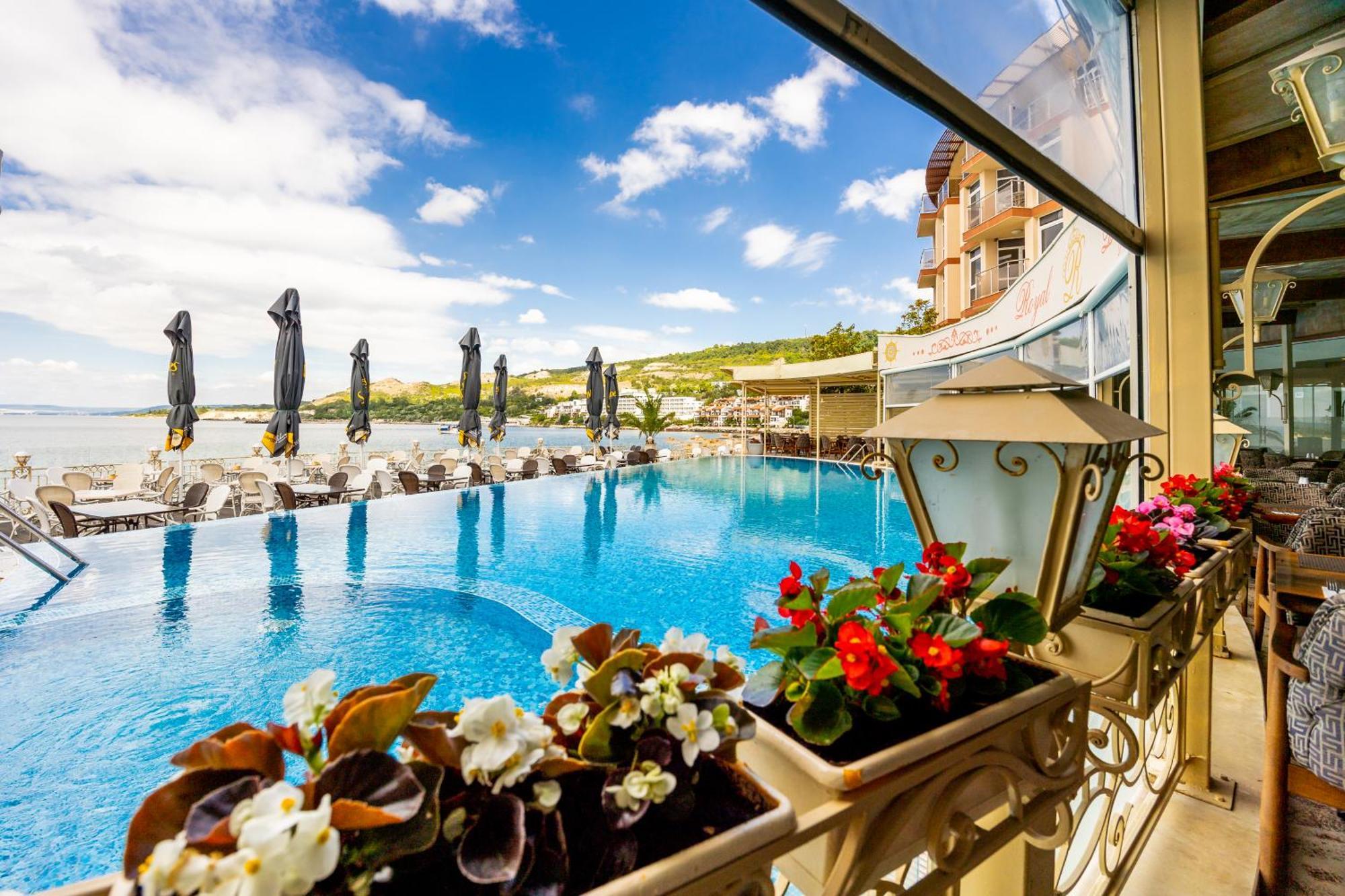 Royal Bay Resort Balchik Esterno foto